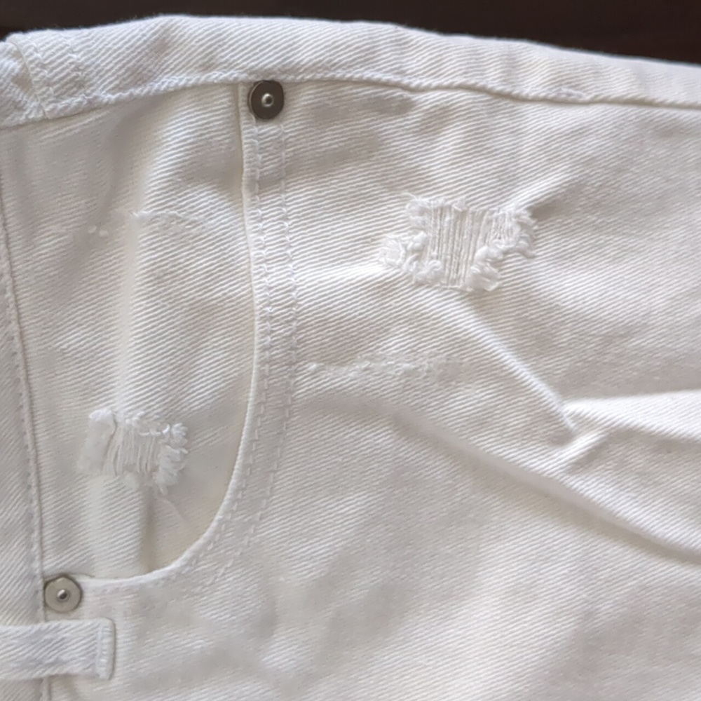 Shorts - Picture 3 of 5